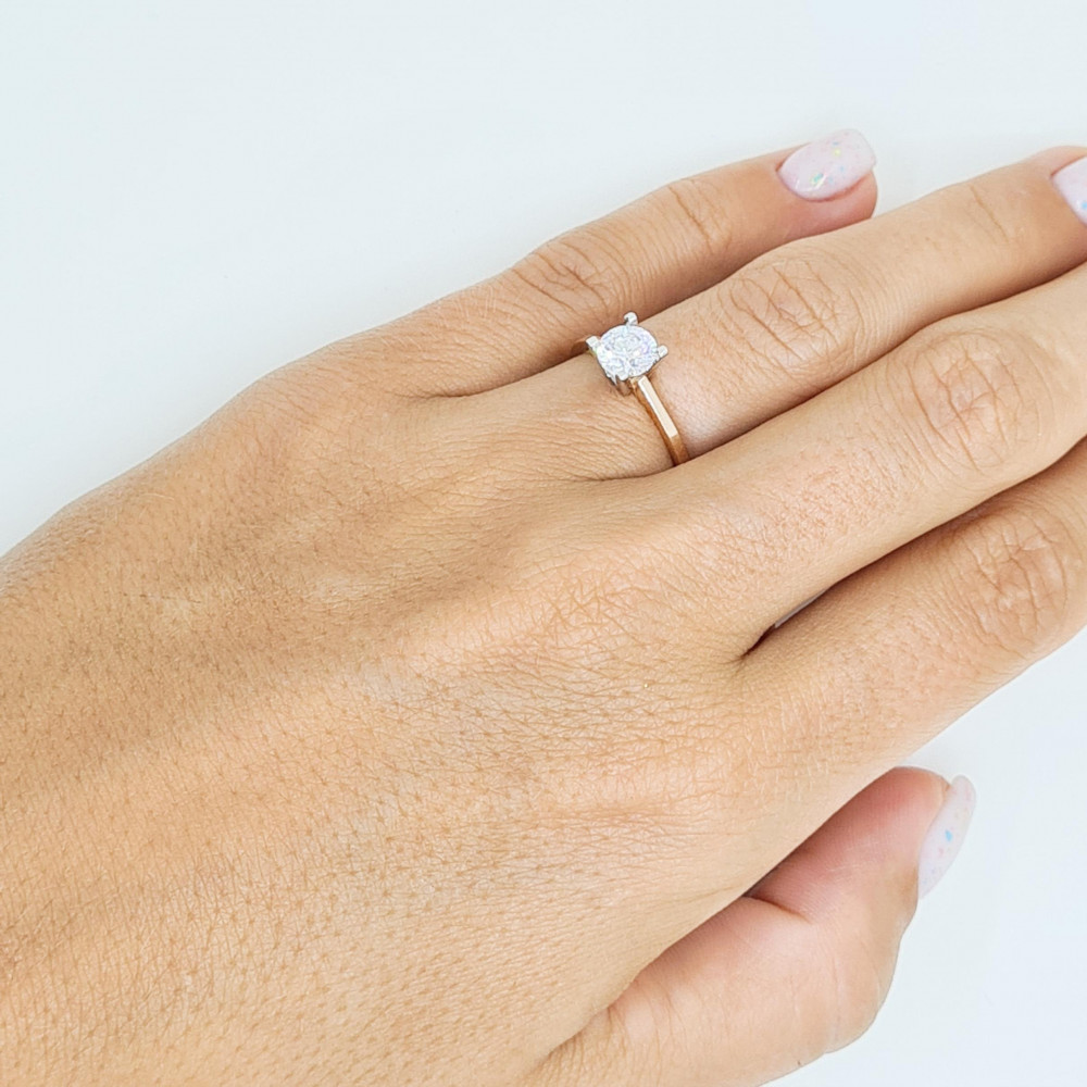 Golden ring with zircon