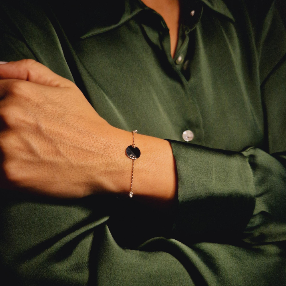 Gold bracelet with zircon