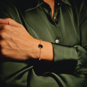 Gold bracelet with zircon