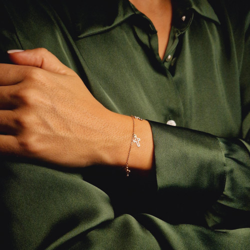 Gold bracelet with zircon