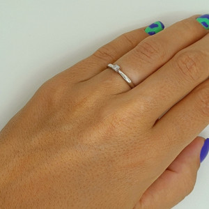 Gold ring with diamond