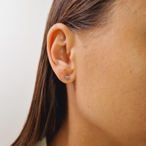 Gold earrings with diamonds