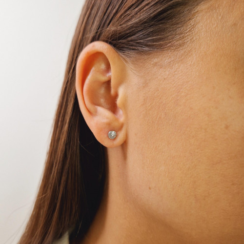 Gold earrings with diamonds