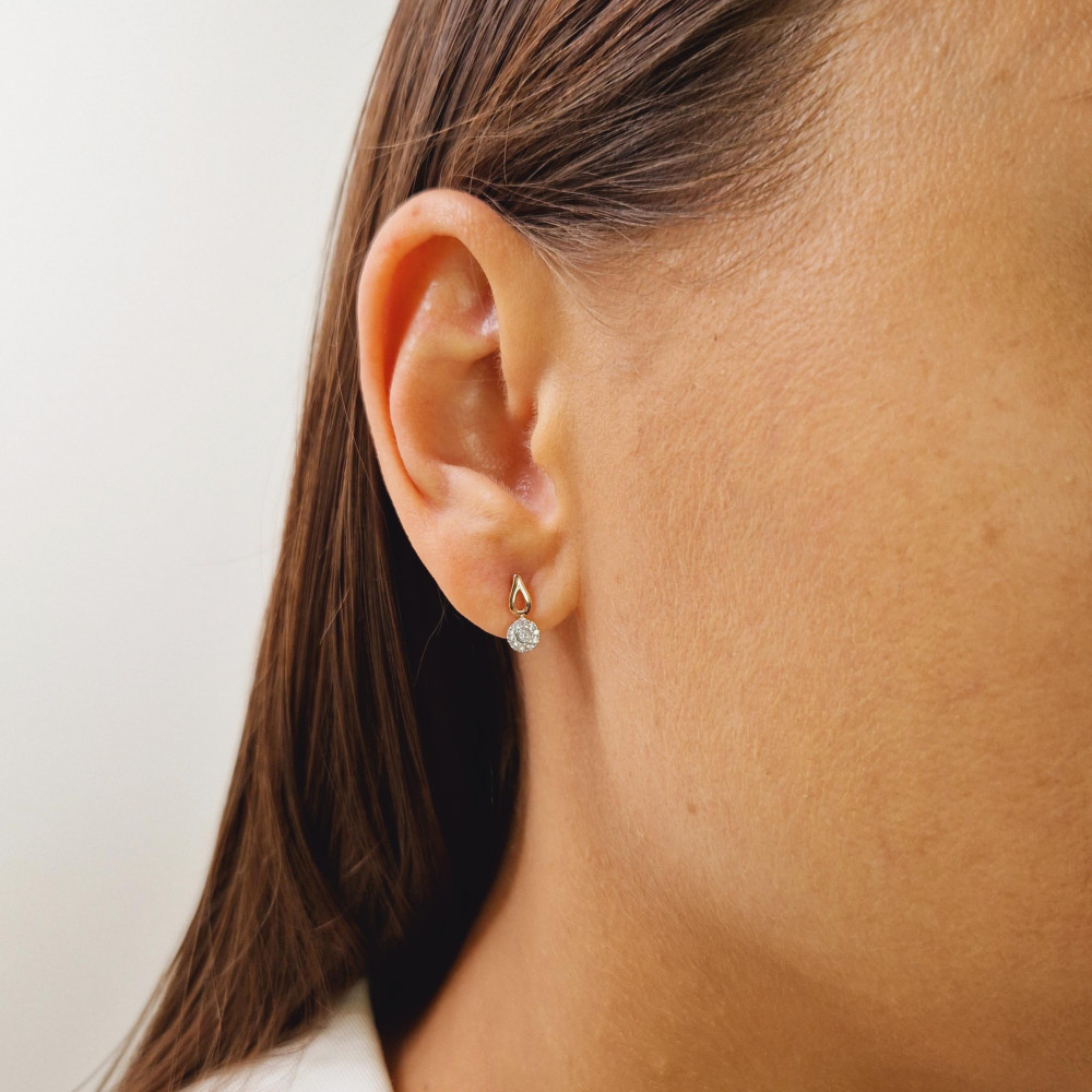 Vääriskividega kuldsed kõrvarõngad