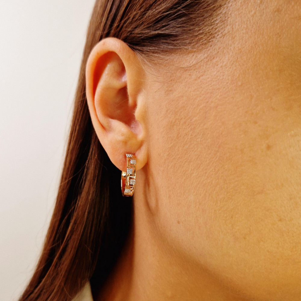 Gold earrings with diamonds