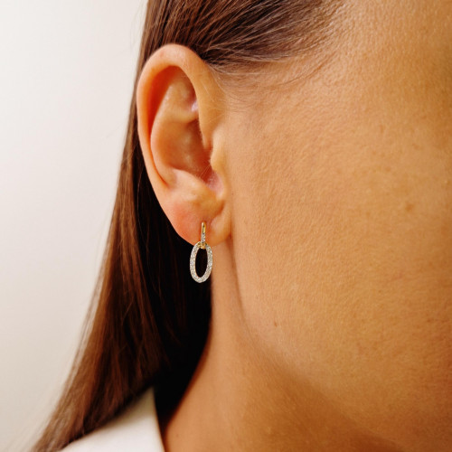 Gold earrings with diamonds