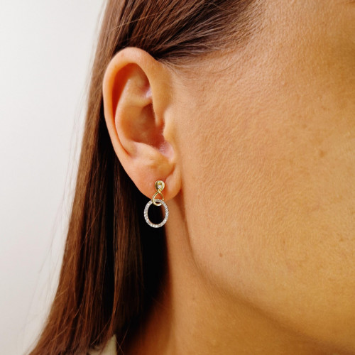 Gold earrings with diamonds