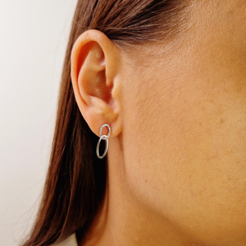 Gold earrings with diamonds