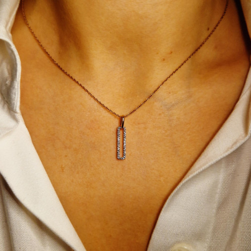 Golden pendant with diamond