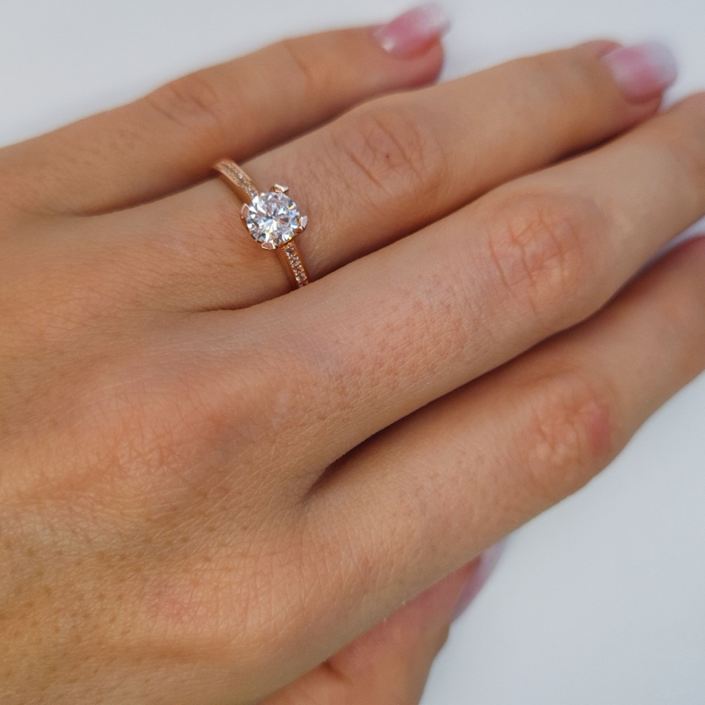 Golden ring with zircon