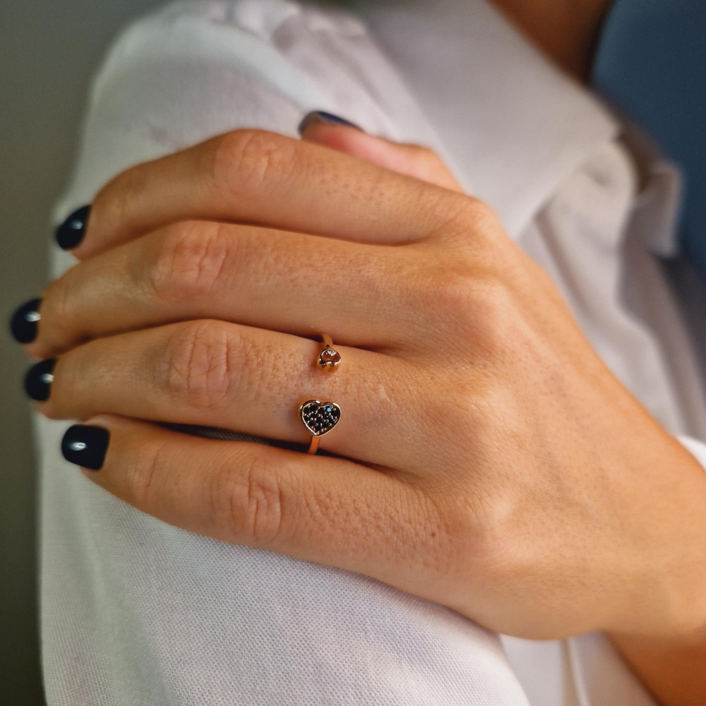 Kuldsõrmus tsirkoonidega