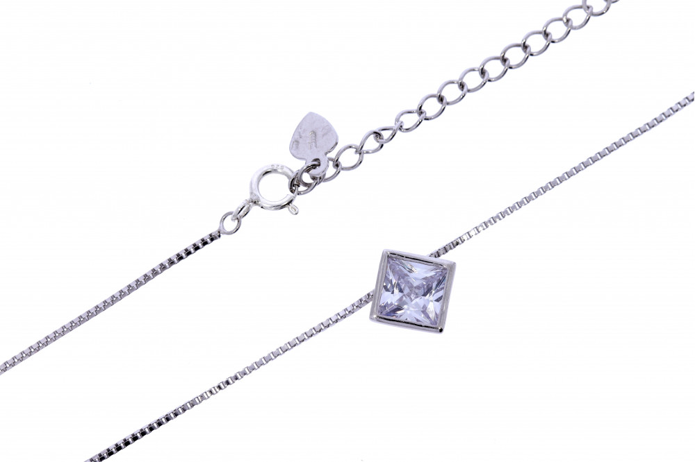 Silver chain with pendant