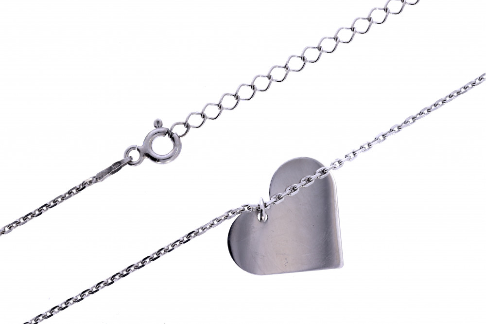 Silver chain with pendant