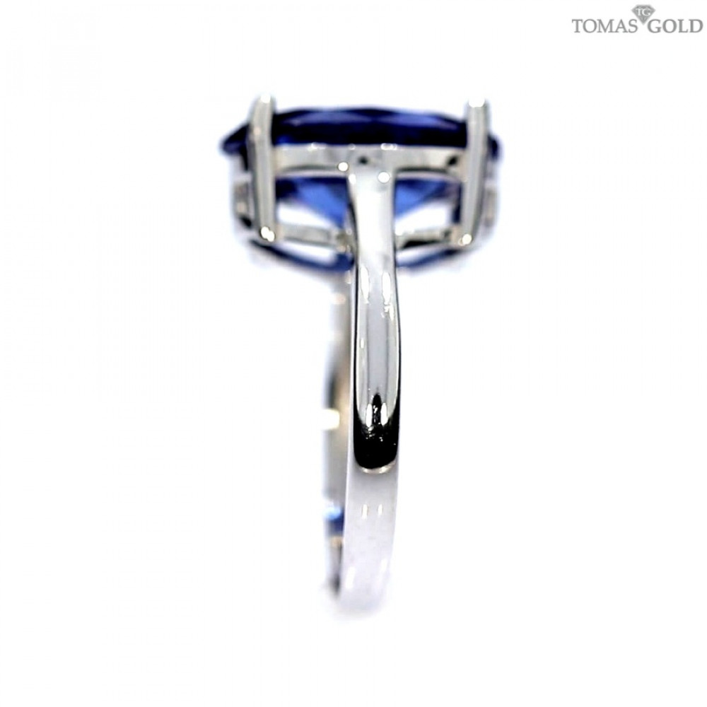 Silver ring with quartz