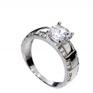 Серебряное кольцо с цирконом