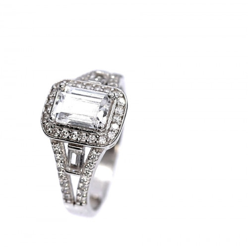 Серебряное кольцо с цирконом