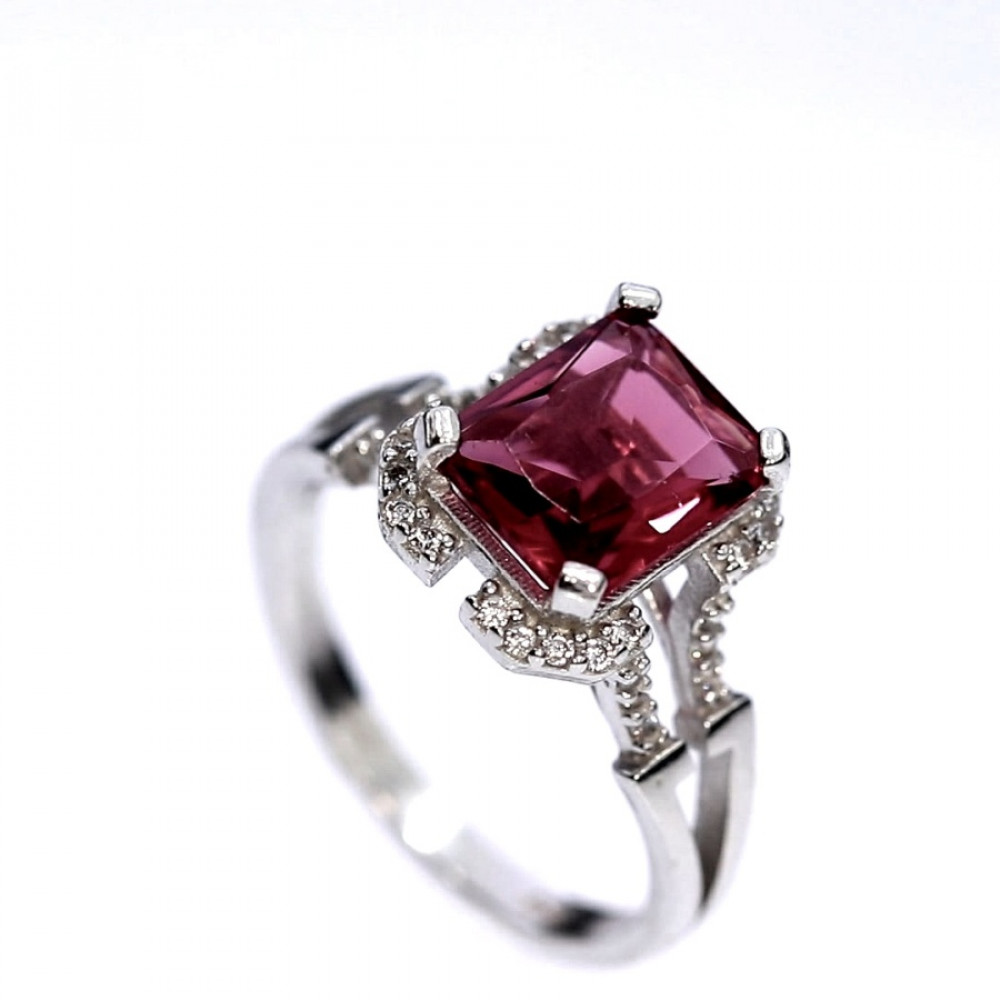 Серебряное кольцо с цирконом