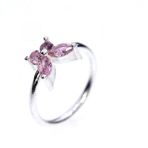 Hõbesõrmus tsirkoonidega