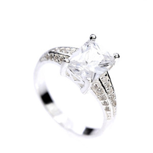 Sidabrinis žiedas su cirkoniu