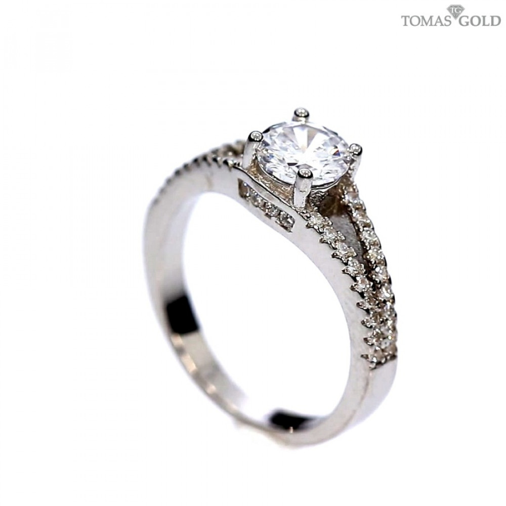 Серебряное кольцо с цирконом