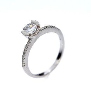 Серебряное кольцо с цирконом