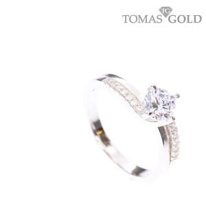 Серебряное кольцо с цирконом