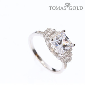 Серебряное кольцо с цирконом