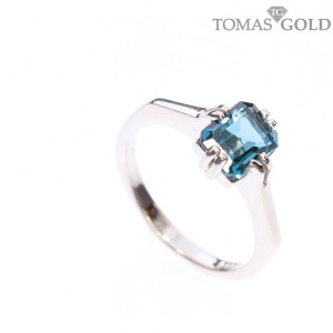 Sidabrinis žiedas su Londono topazu