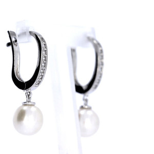 Золотые серьги с культивированным жемчугом