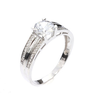 Золотое кольцо с цирконом