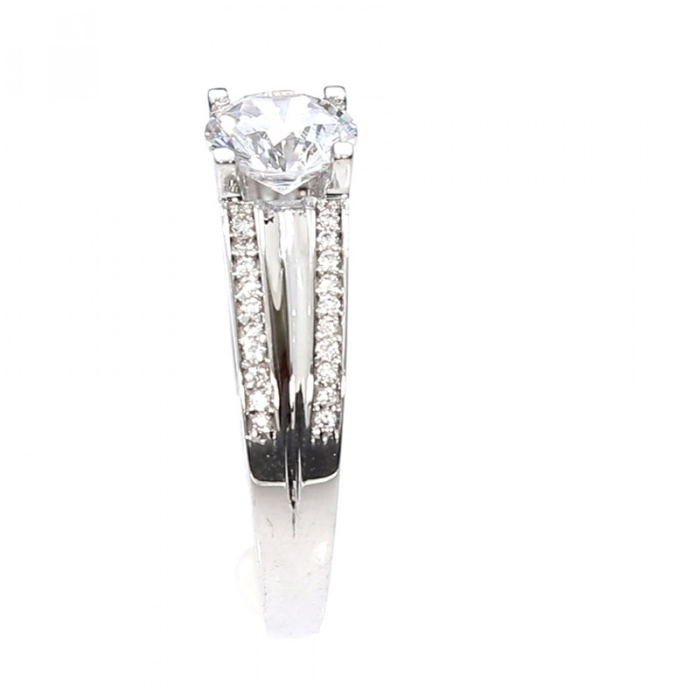 Золотое кольцо с цирконом