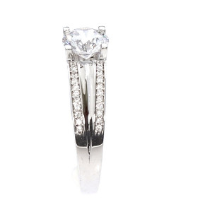 Золотое кольцо с цирконом