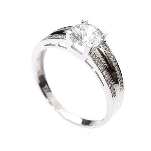 Золотое кольцо с цирконом