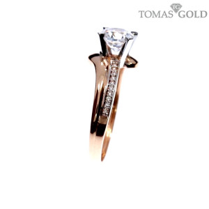 Золотое кольцо с цирконом