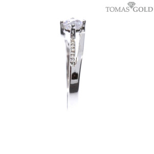 Золотое кольцо с цирконом