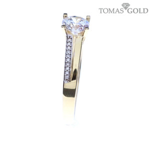 Gold ring with zircon