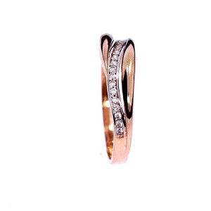 Gold ring with zircon