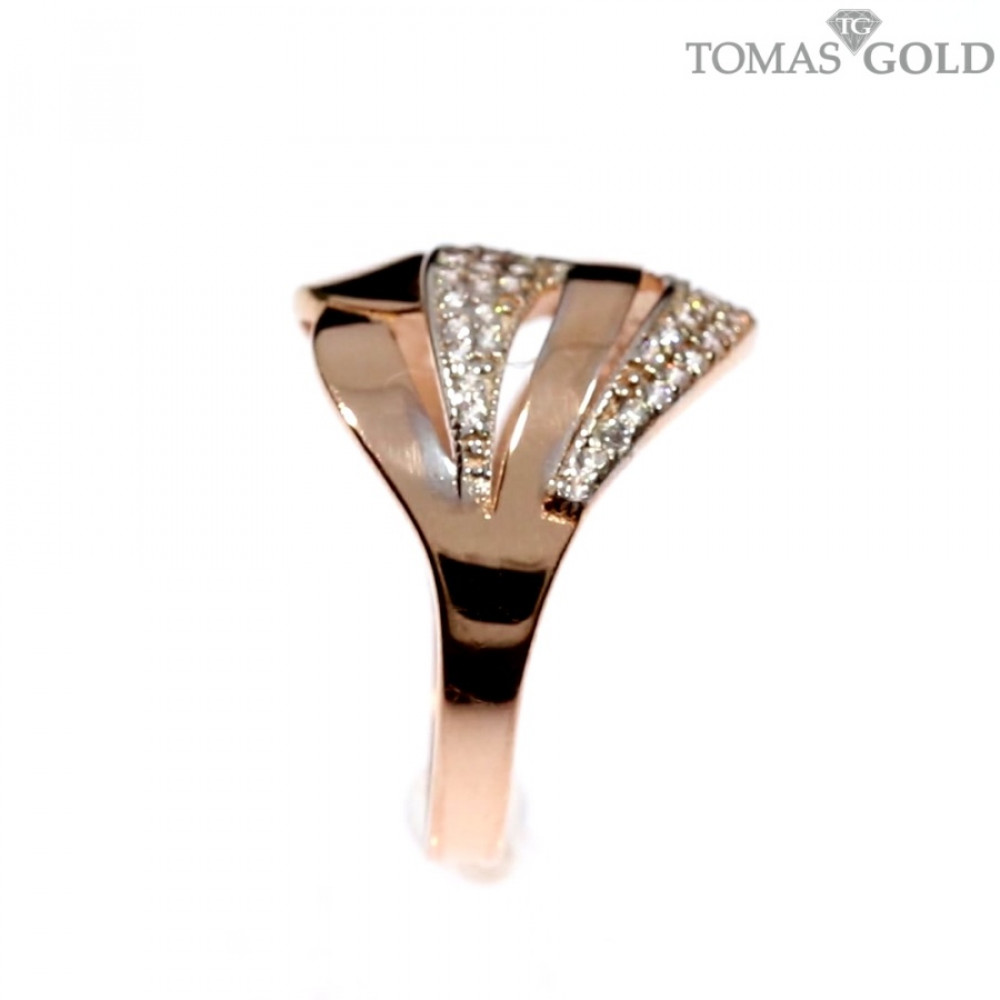 Golden ring with zircon