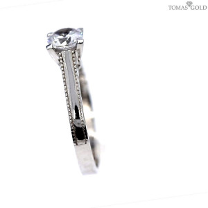 Золотое кольцо с цирконом