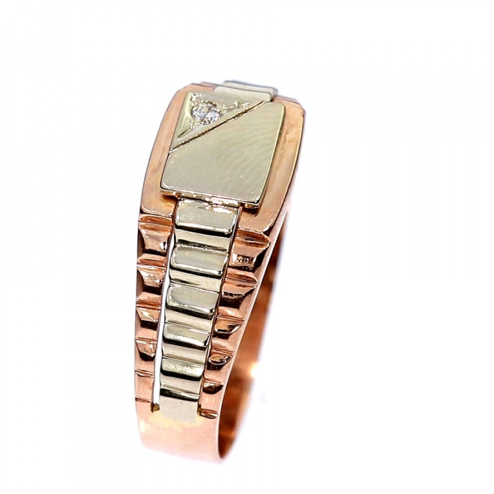 Golden ring with zircon