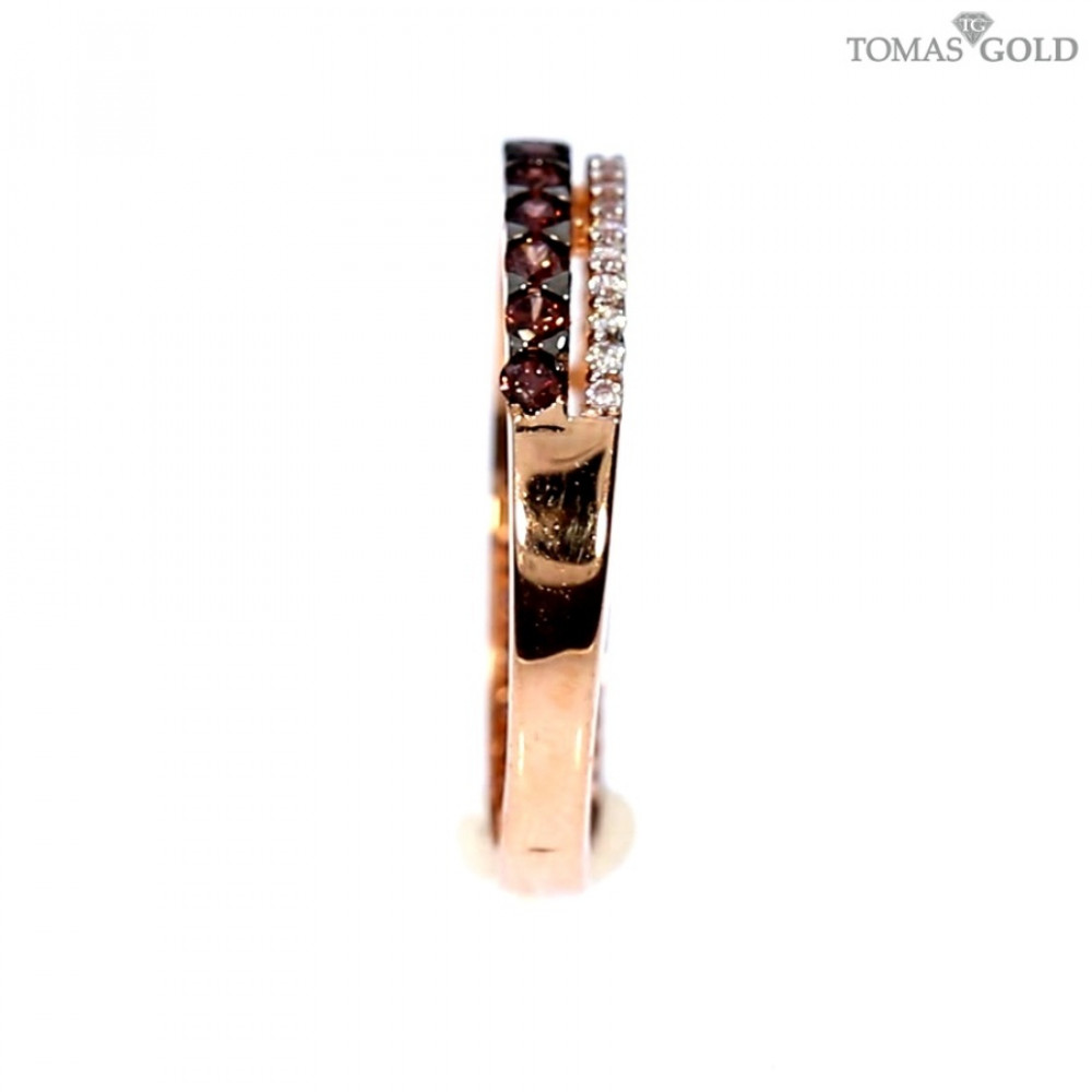 Golden ring with zircon