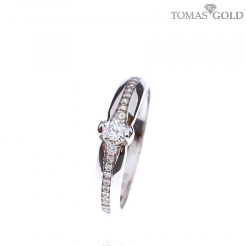 Golden ring with zircon