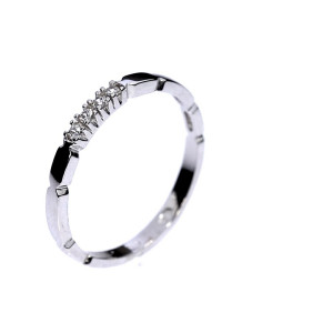 Kuldsõrmus tsirkoonidega