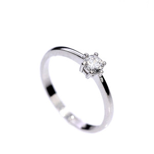 Golden ring with zircon