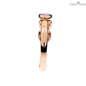 Golden ring with zircon