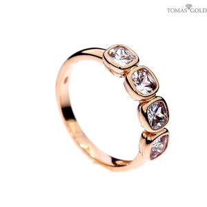 Golden ring with zircon