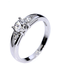 Золотое кольцо с цирконом