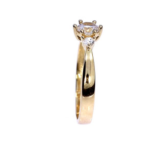 Золотое кольцо с цирконом