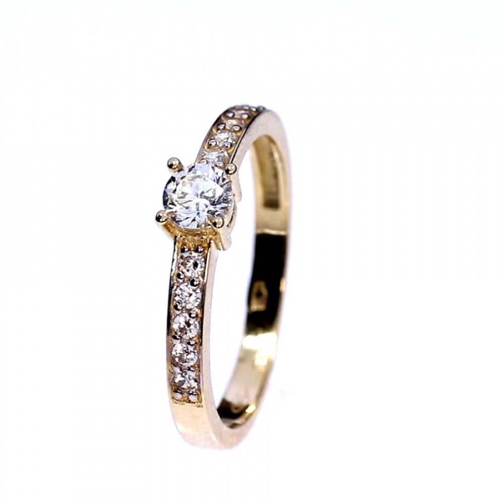 Kuldsõrmus tsirkoonidega