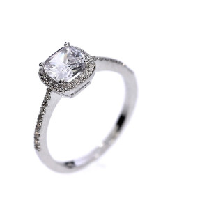 Golden ring with zircon